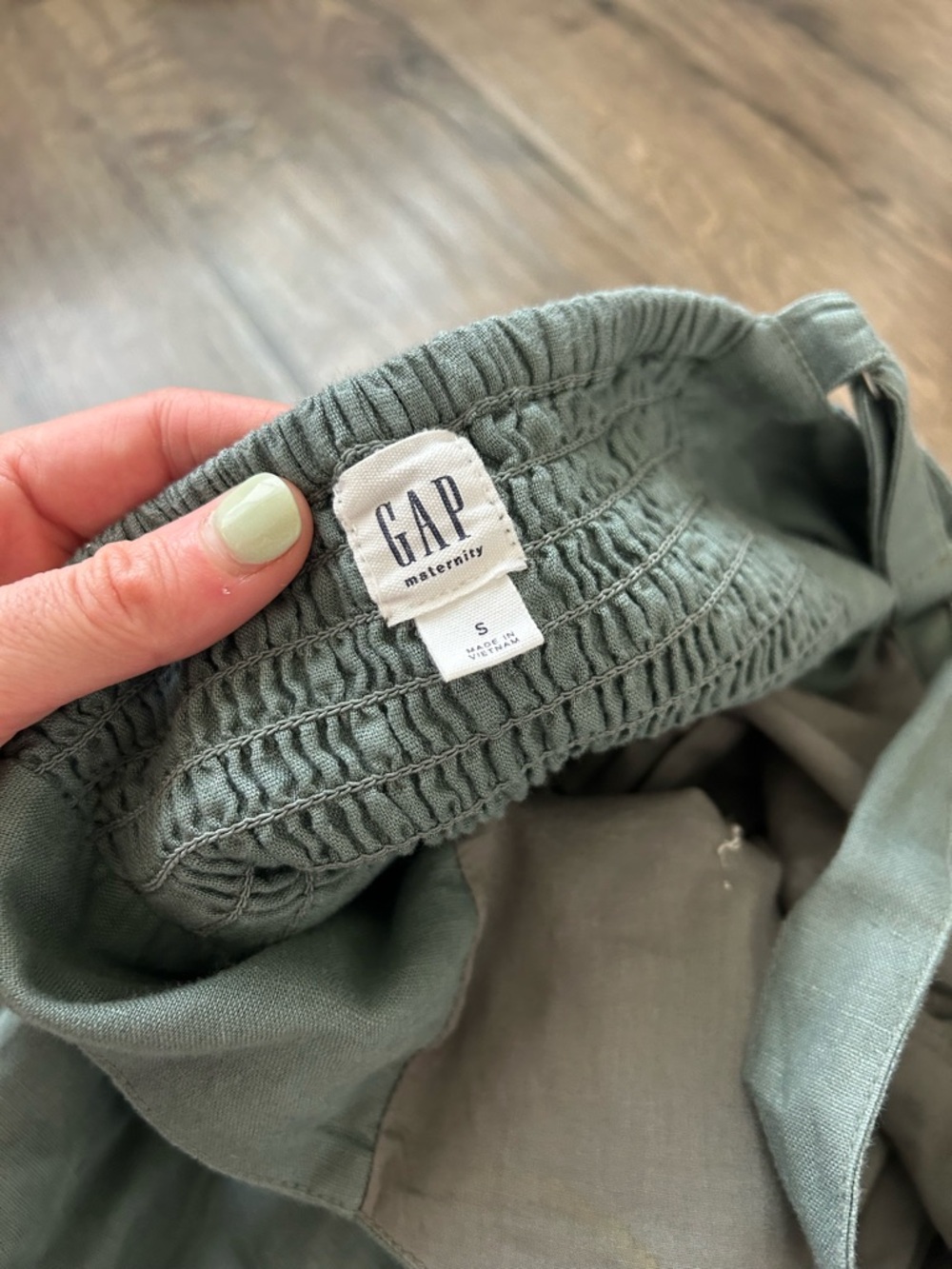 GAP maternity Sleeveless Button-Front Dress in Sage Green - Picture 3 of 4